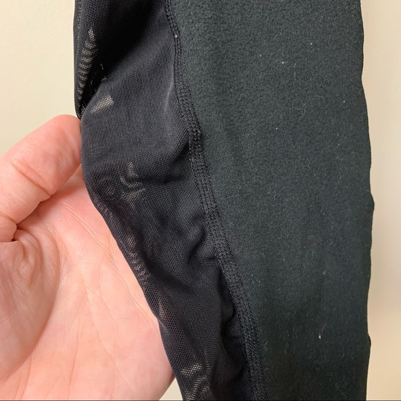 Fabletics Power Hold Mesh Media Cropped Leggings with Pockets Size Medium - Picture 3 of 8